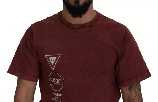 Man wearing maroon t-shirt with white logo on front