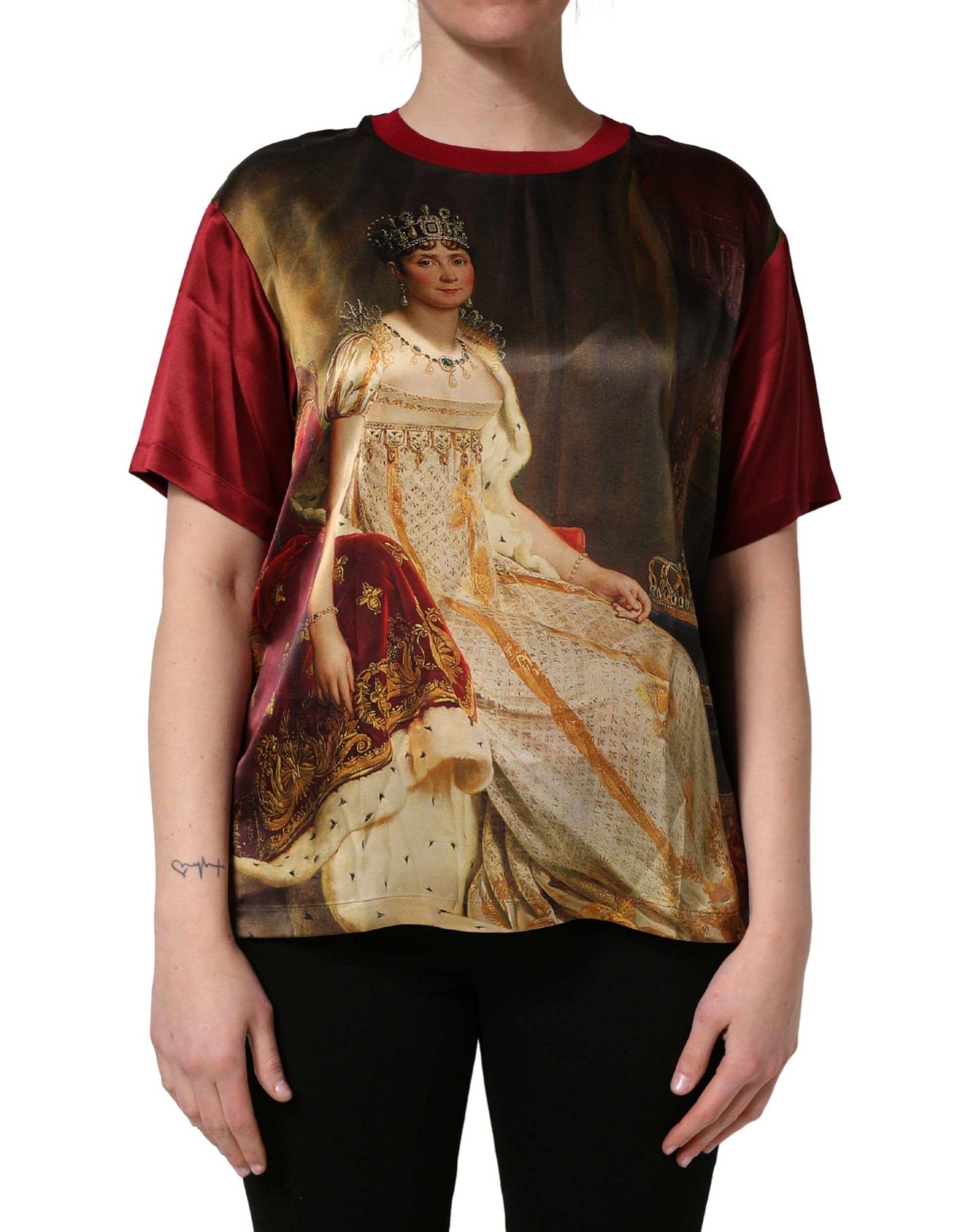 Woman wearing a t-shirt with a portrait of a woman on it