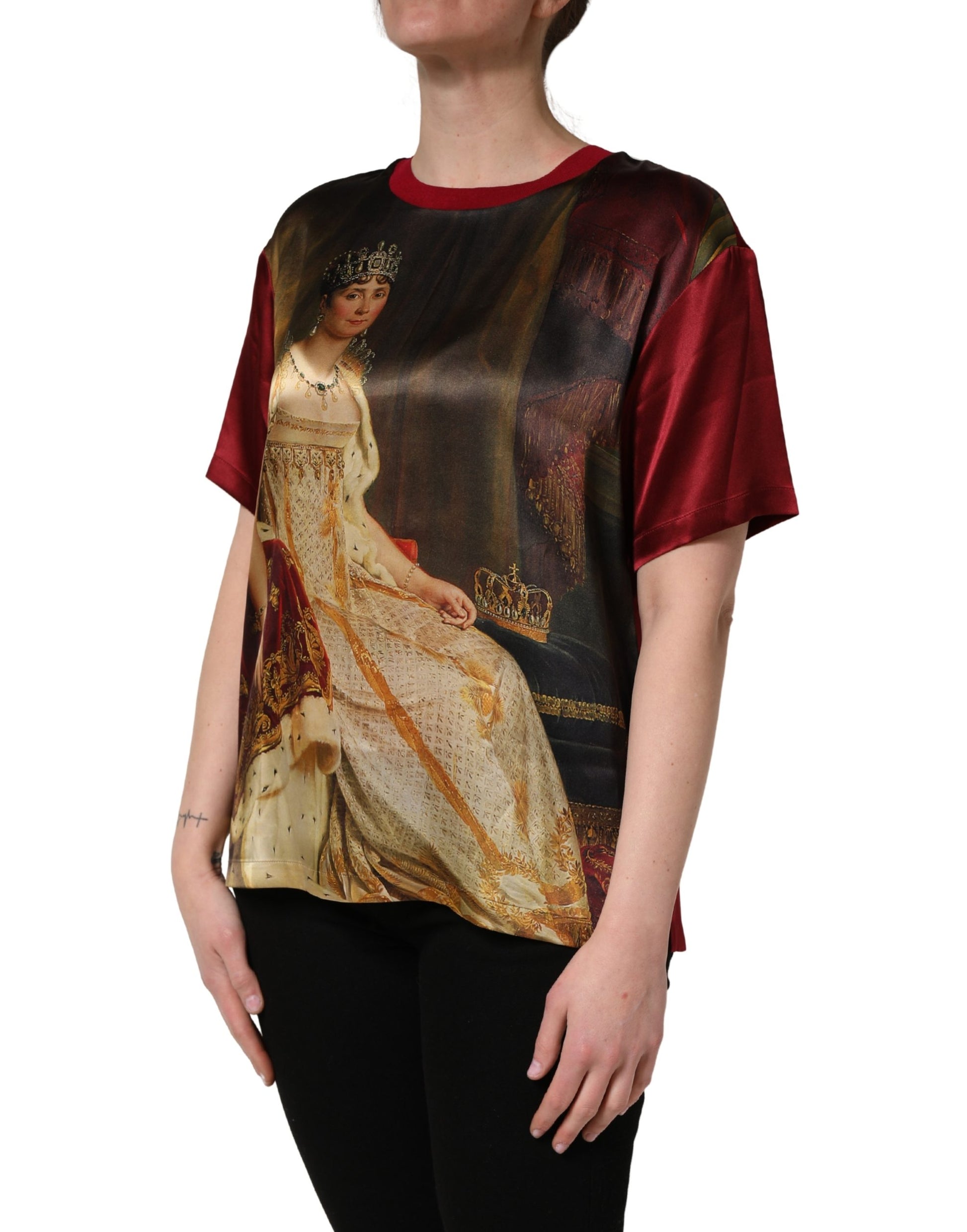 Woman wearing a t-shirt with a portrait of a woman on it