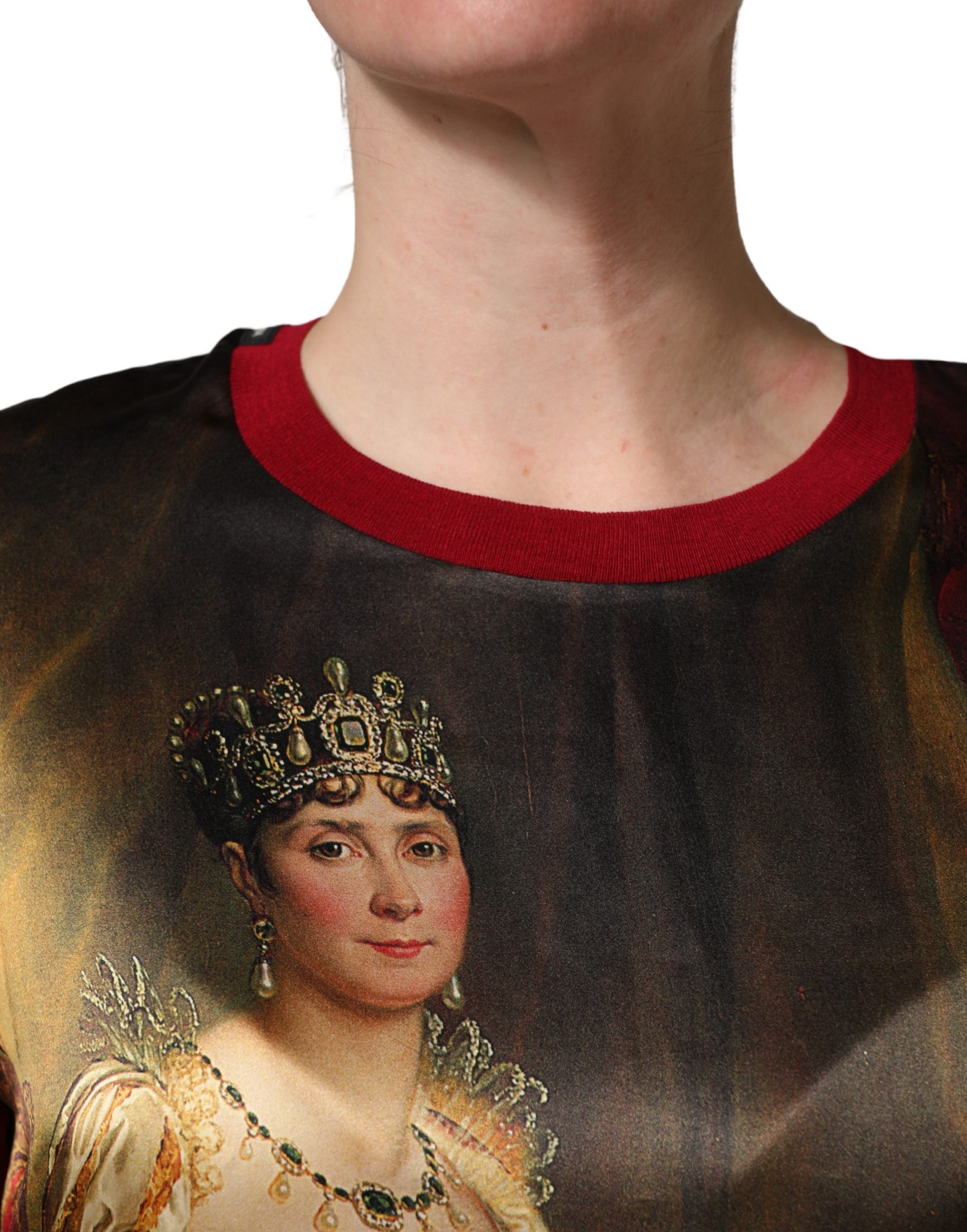 Woman wearing a shirt with a portrait of a woman in a crown