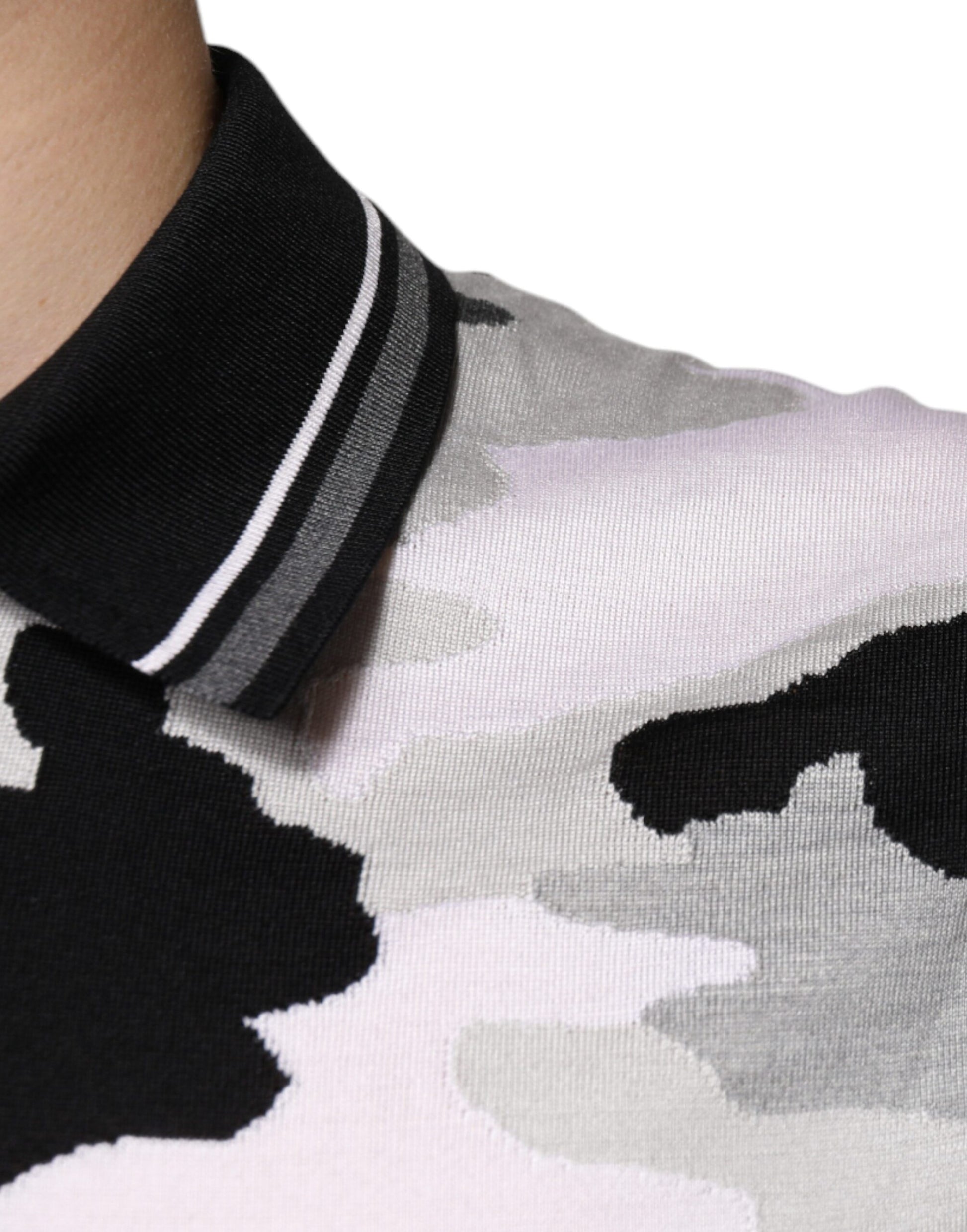 Camouflage patterned shirt with black collar