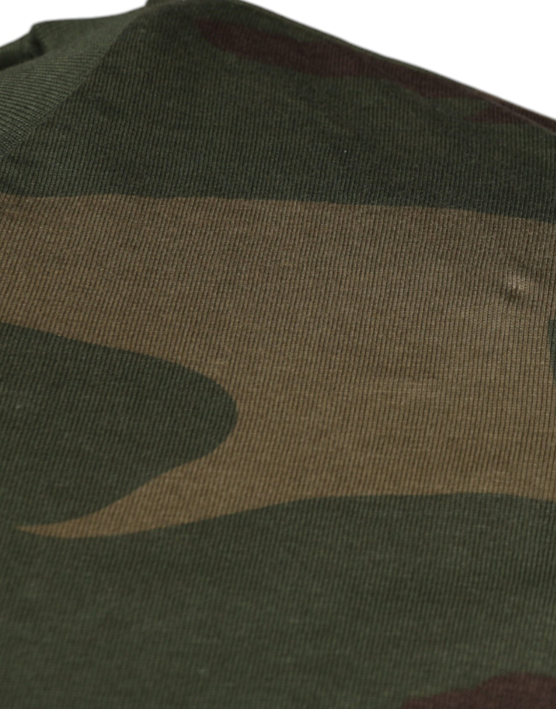 Camouflage fabric with leaf pattern