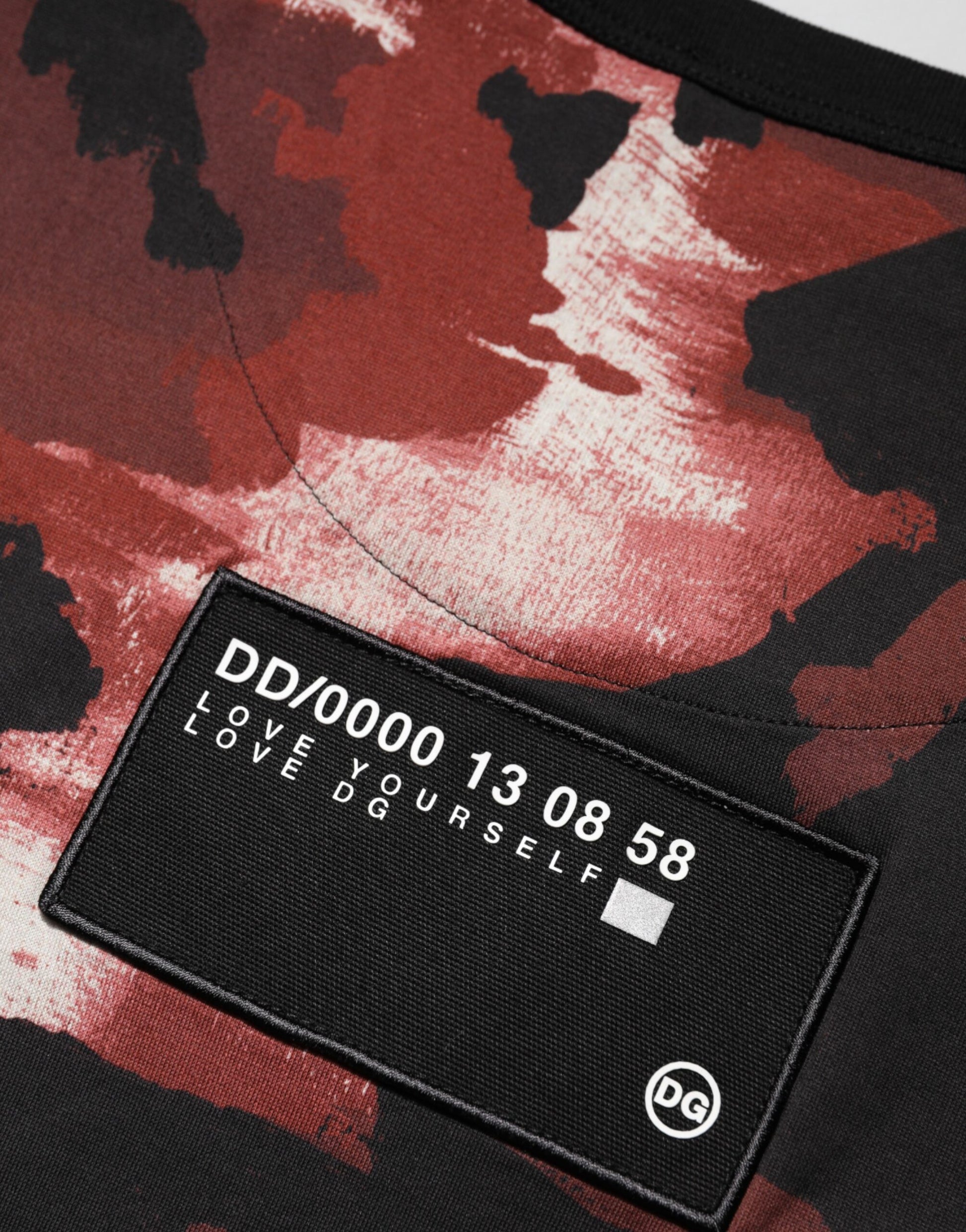 Camouflage print t-shirt with a label on the front