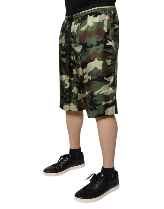 Men's camo shorts with elastic waistband, mid-waist length