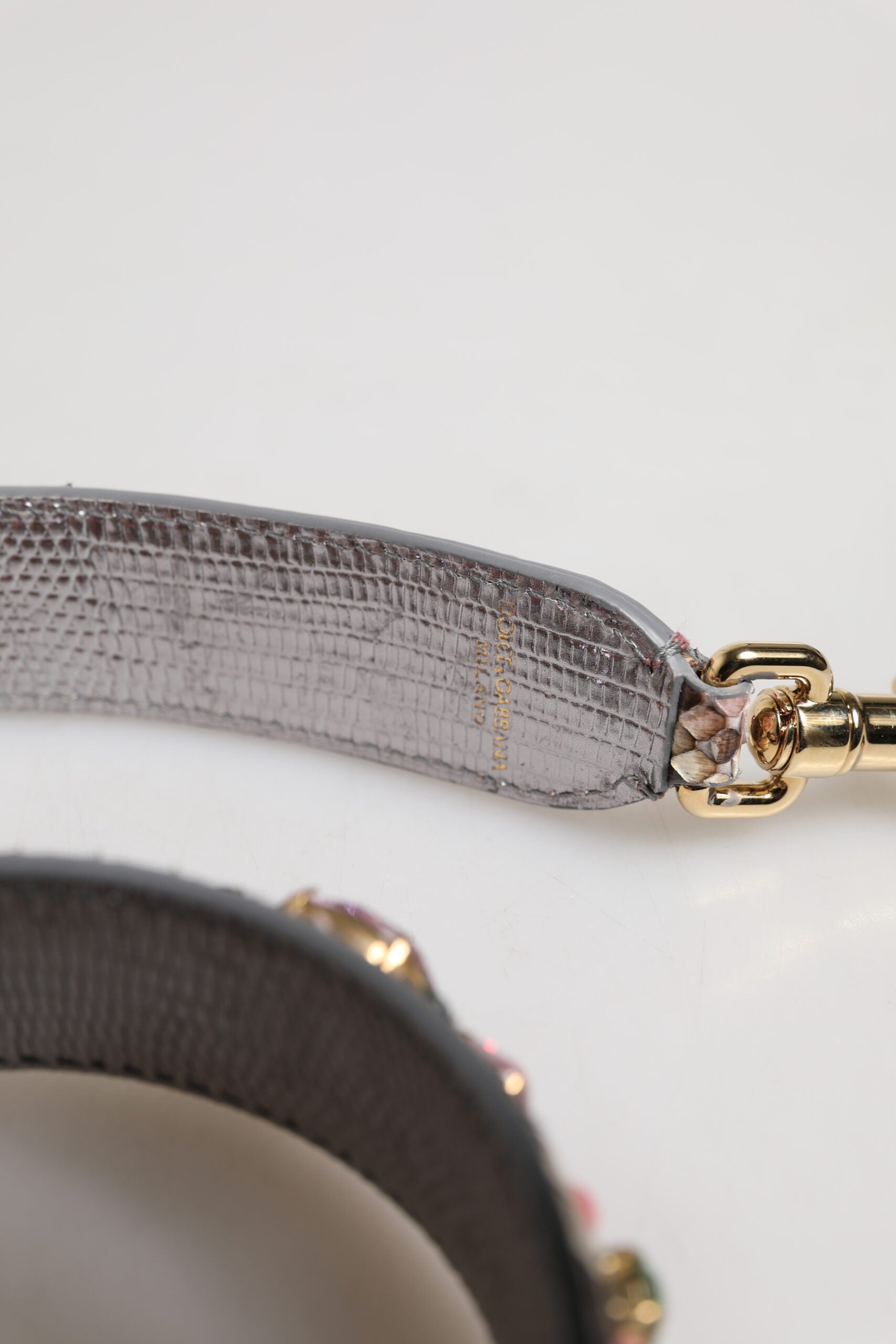 The belt is gray with a patterned texture