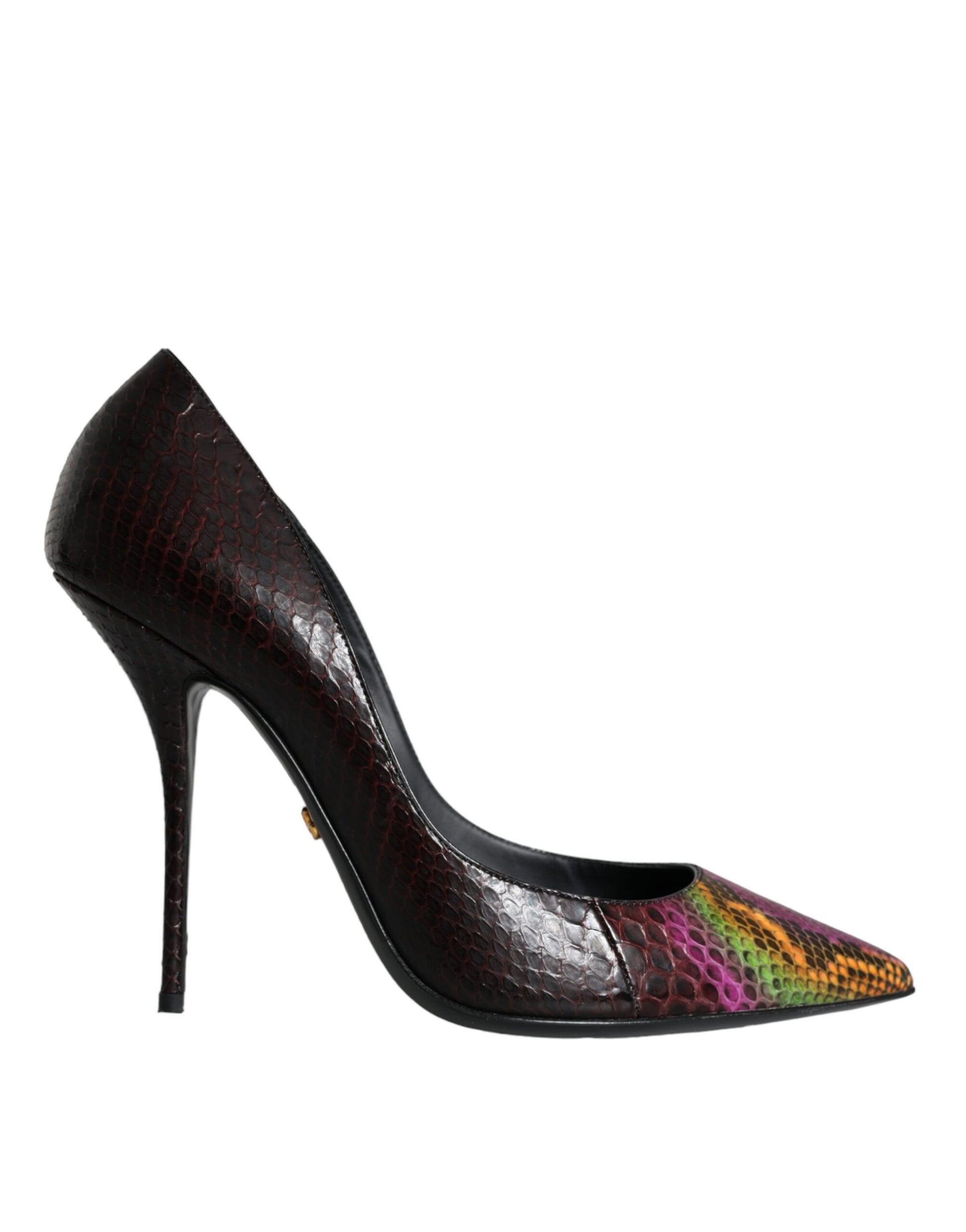 High heel shoe with a patterned toe cap