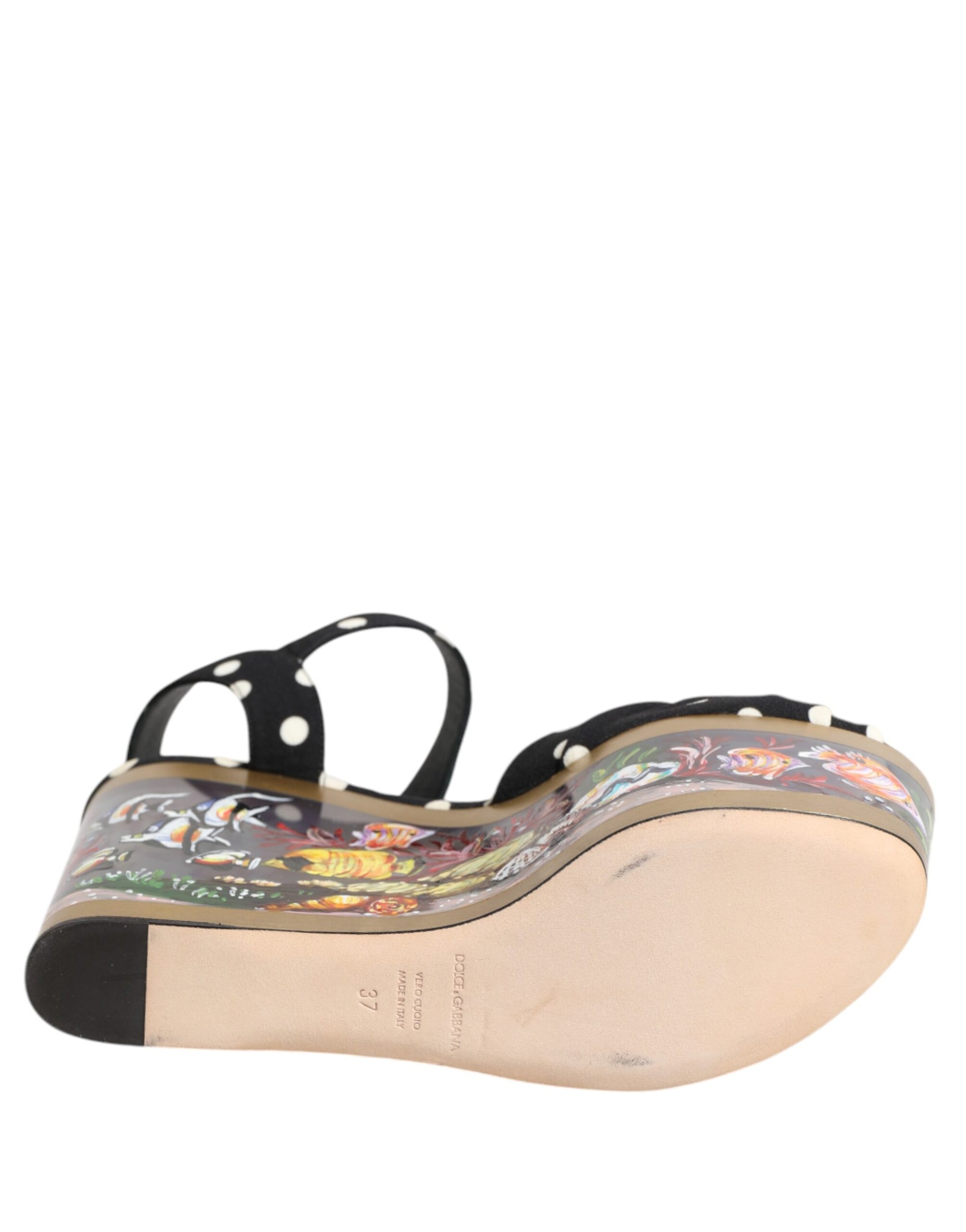 Sandal with floral pattern on footbed