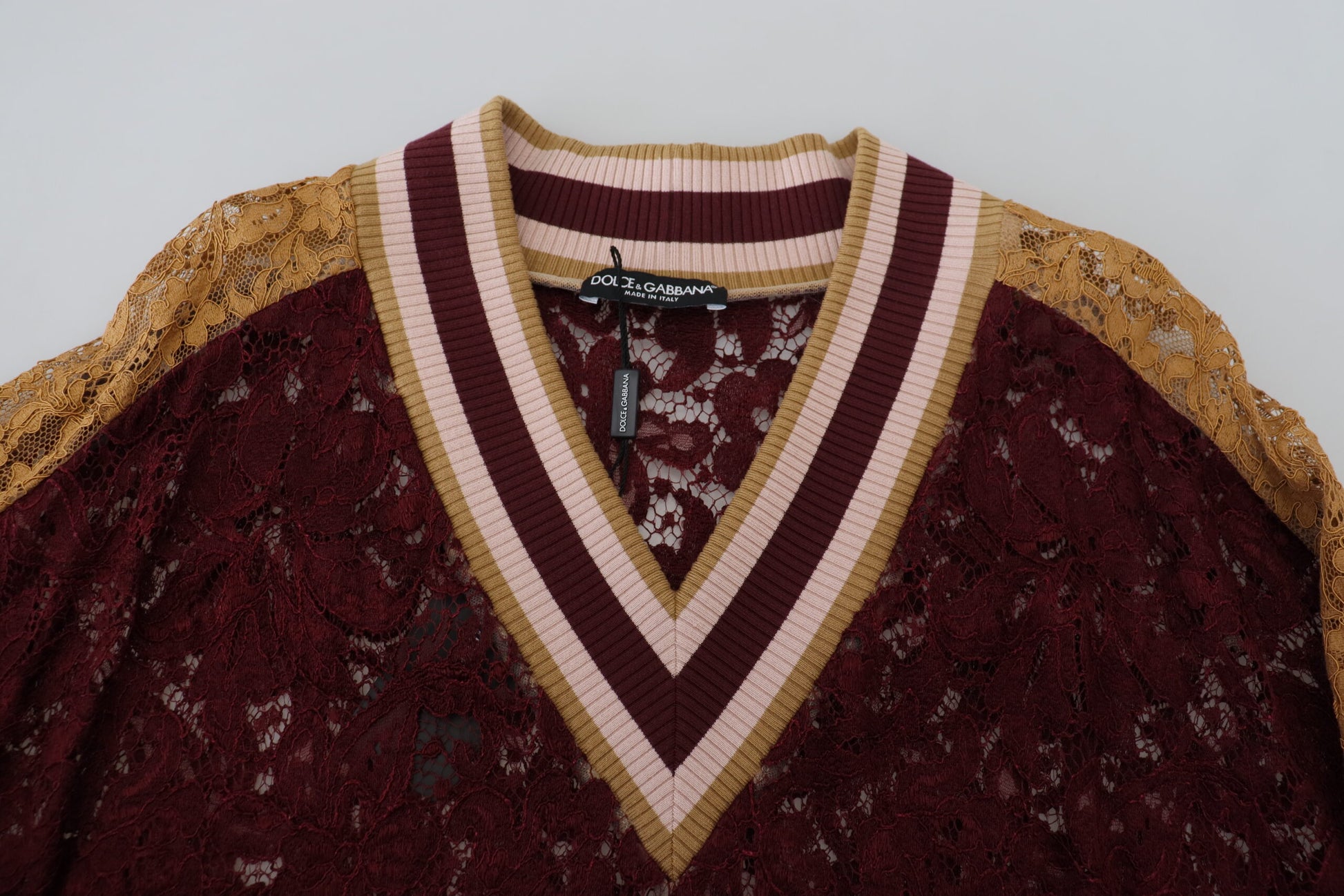 Knitted sweater with maroon and gold colors