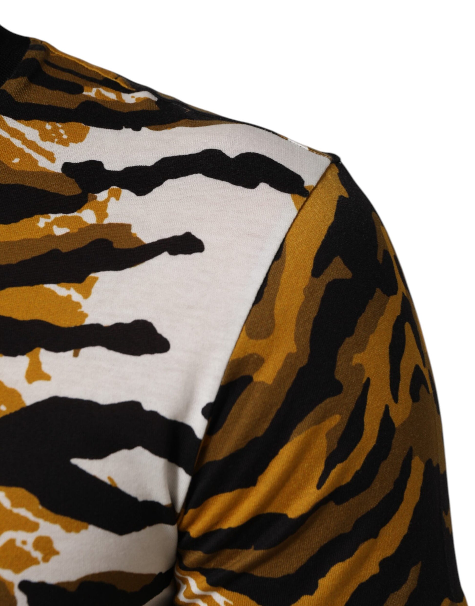 Short sleeve shirt with tiger print pattern