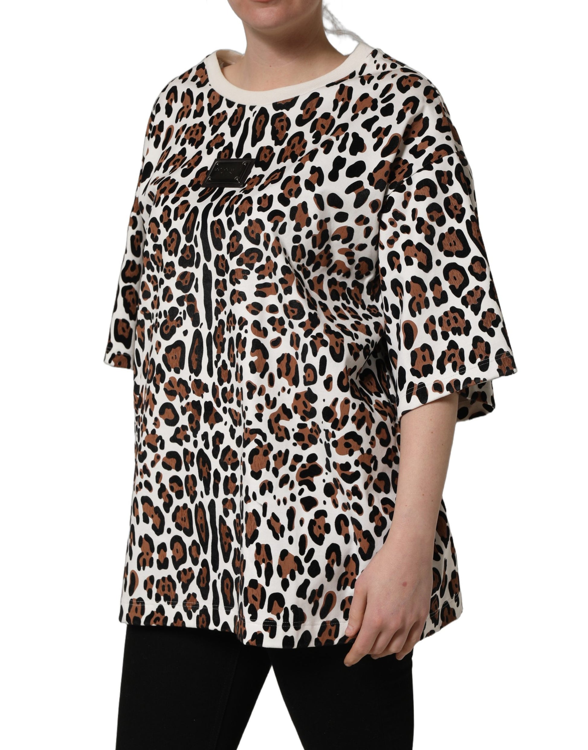 Leopard print crew neck t-shirt with spotted pattern