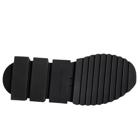 Footwear sole with multiple grips for traction