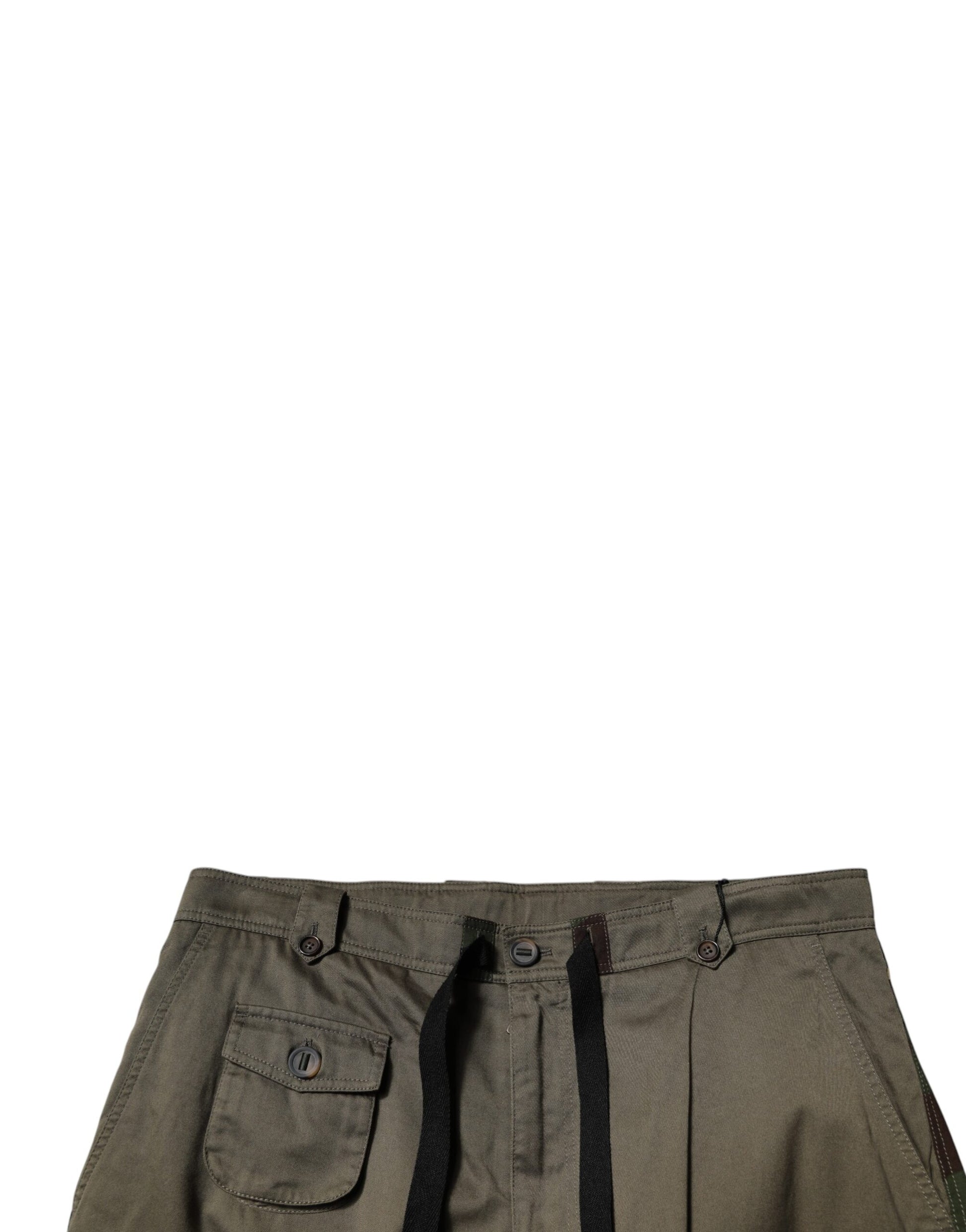 Pair of cargo shorts with pockets
