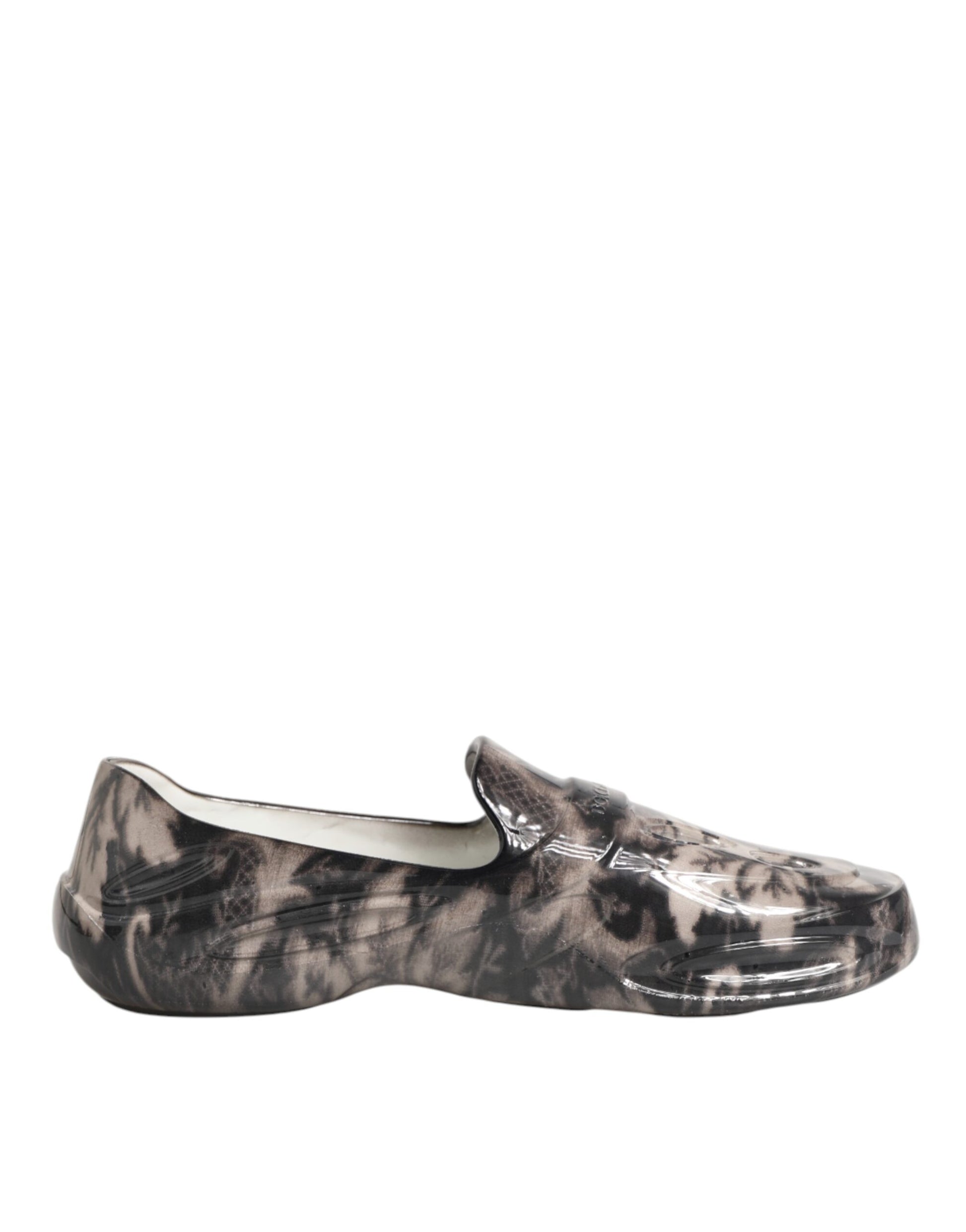 Slip on shoe with patterned design