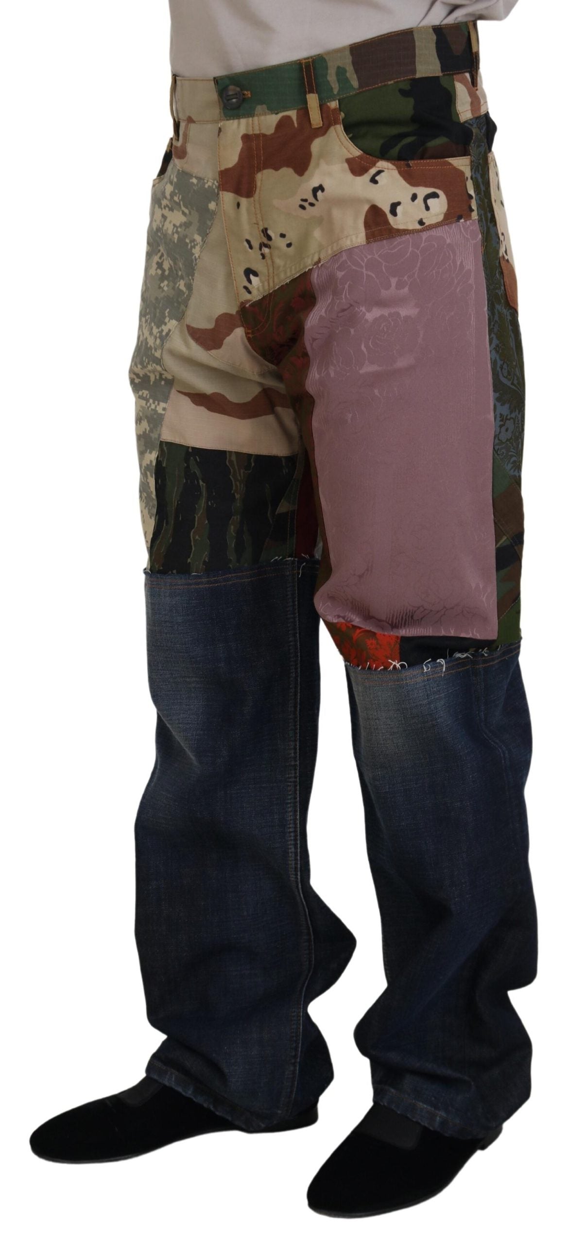 Camouflage pants with knee pads