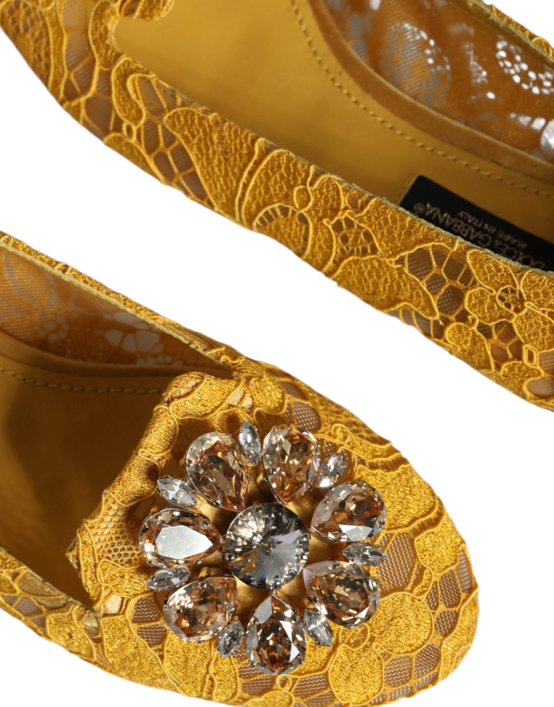 Yellow shoe with embroidery and crystal accent