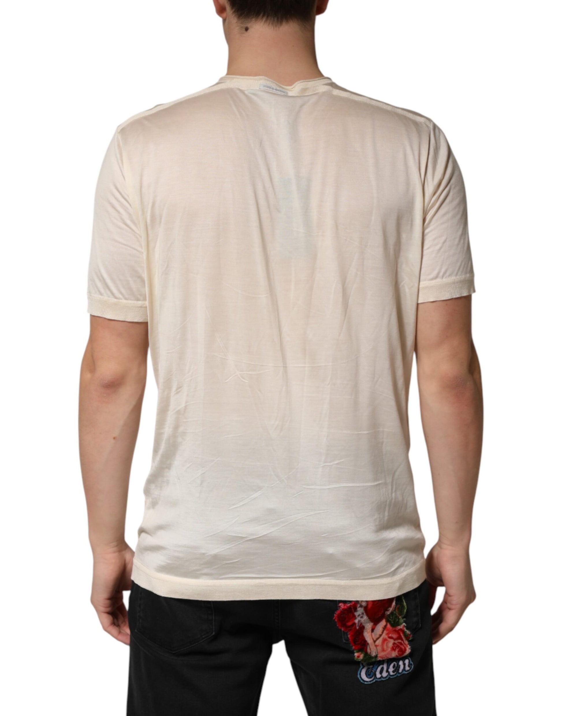 Man wearing a short sleeve t-shirt