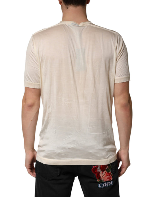 Man wearing a short sleeve t-shirt