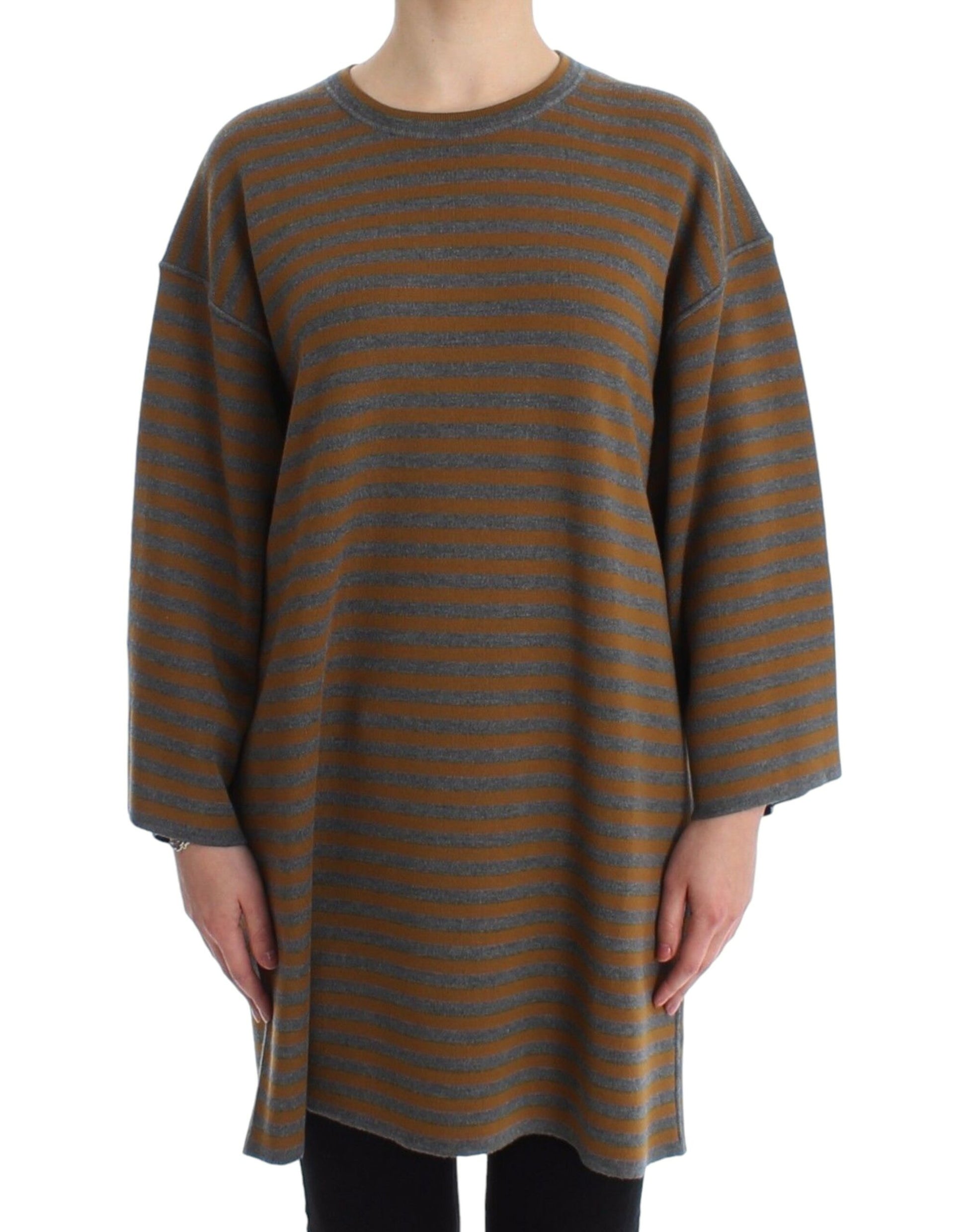 Long sleeved turtleneck sweater in brown and white stripes