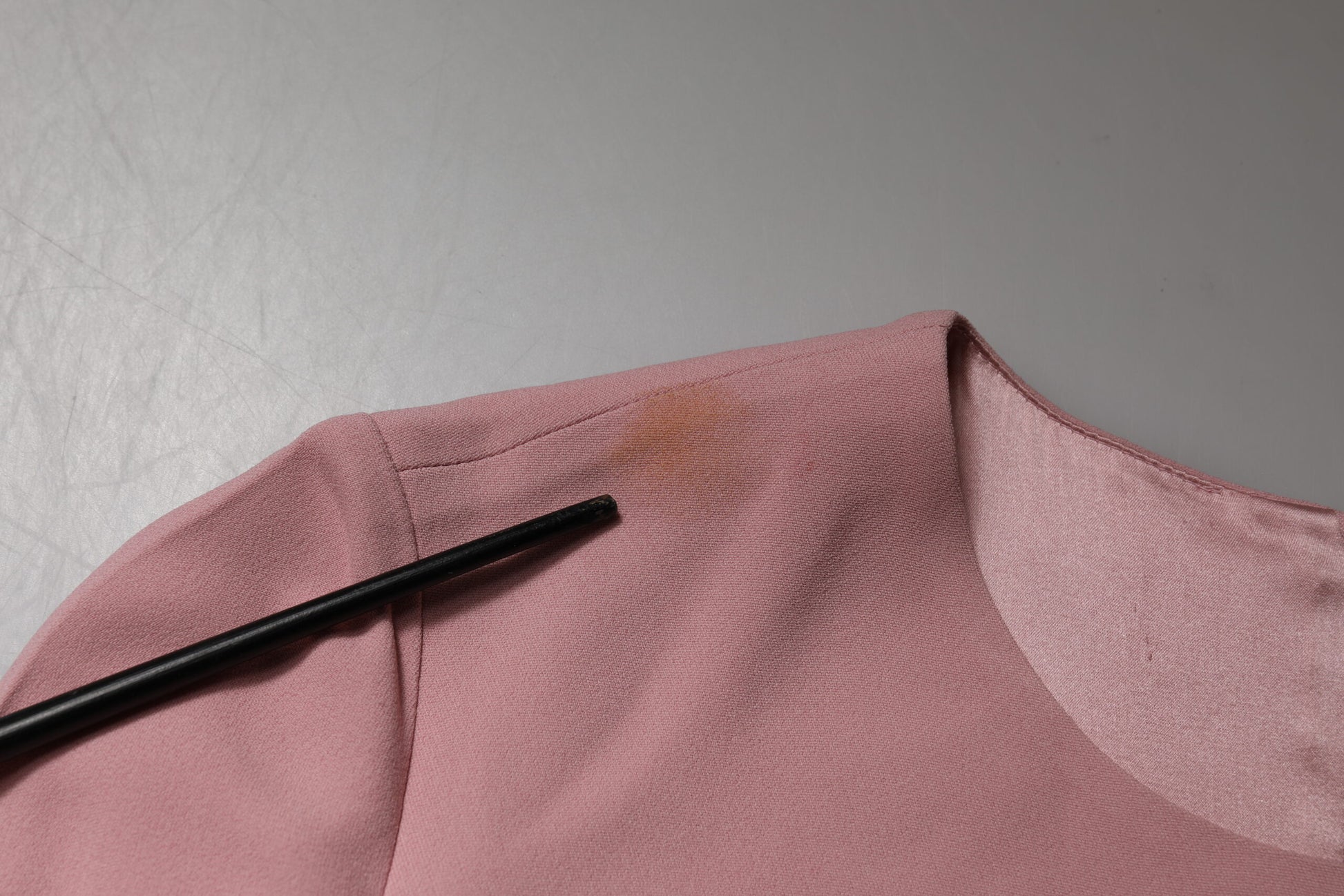 Pink viscose dress with flare neckline and 3/4 sleeves