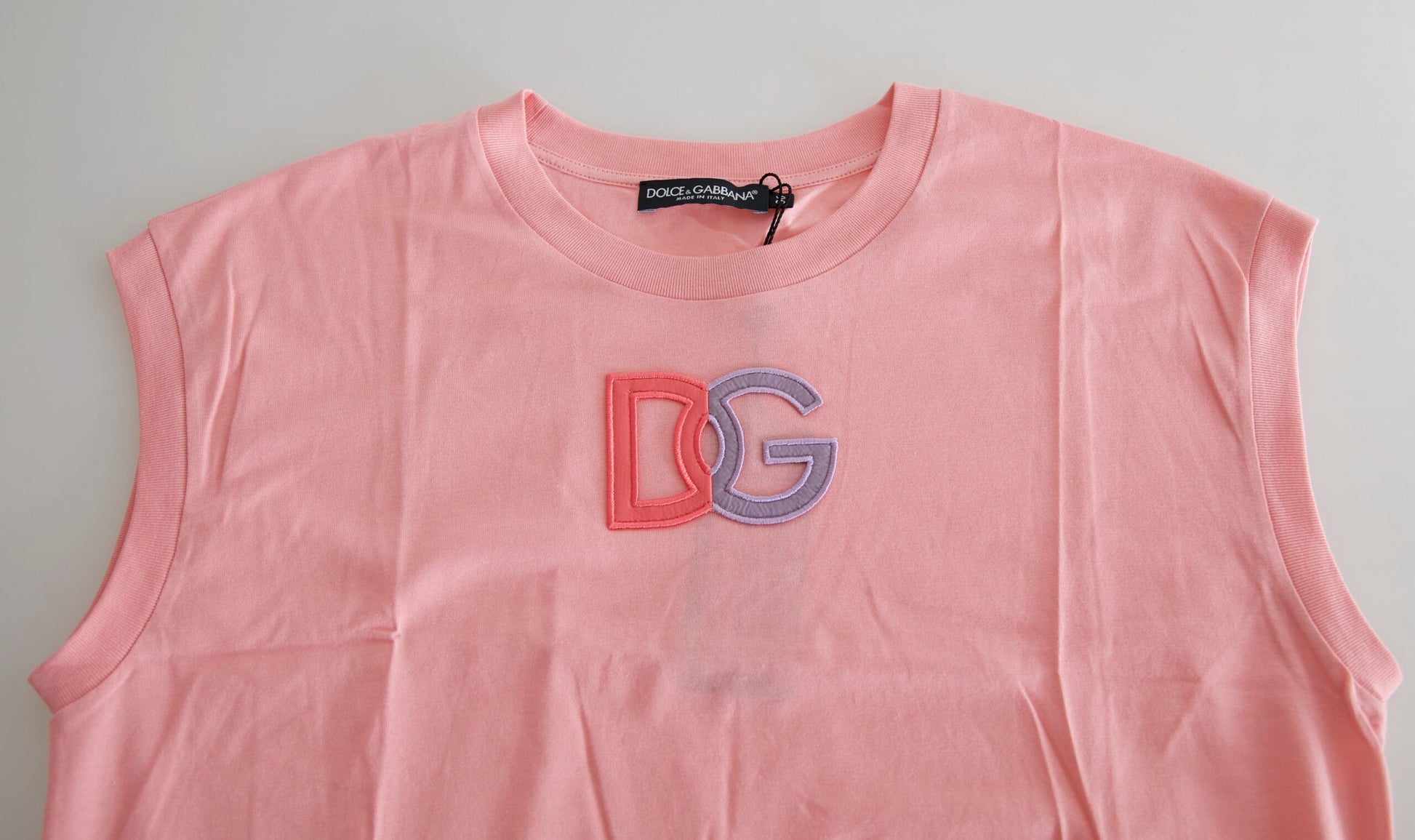 Pink t-shirt with a logo on the front