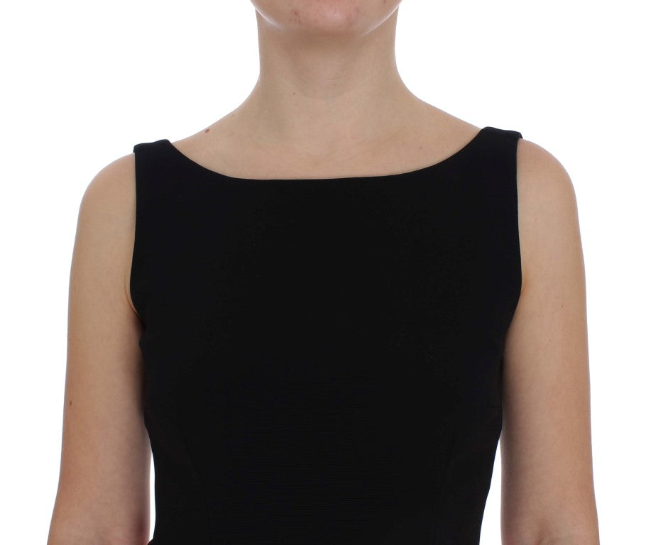 Black sleeveless dress on a woman