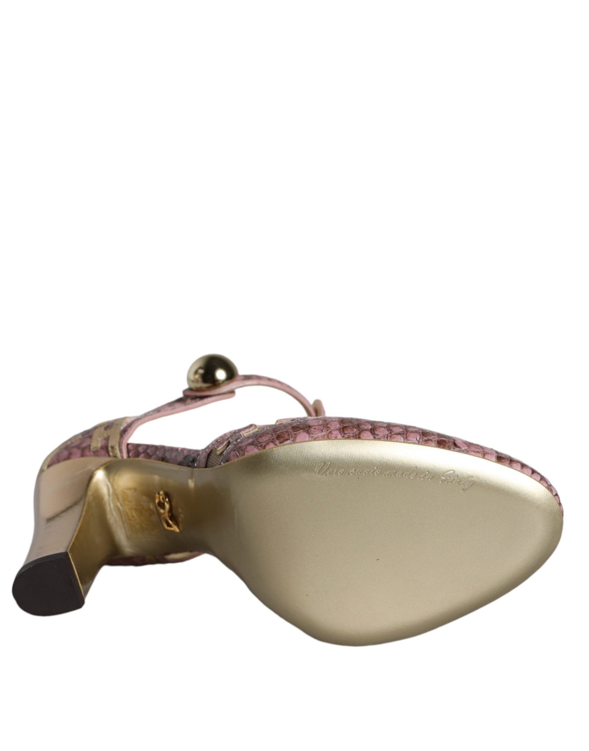 Gold earring with pink design on top