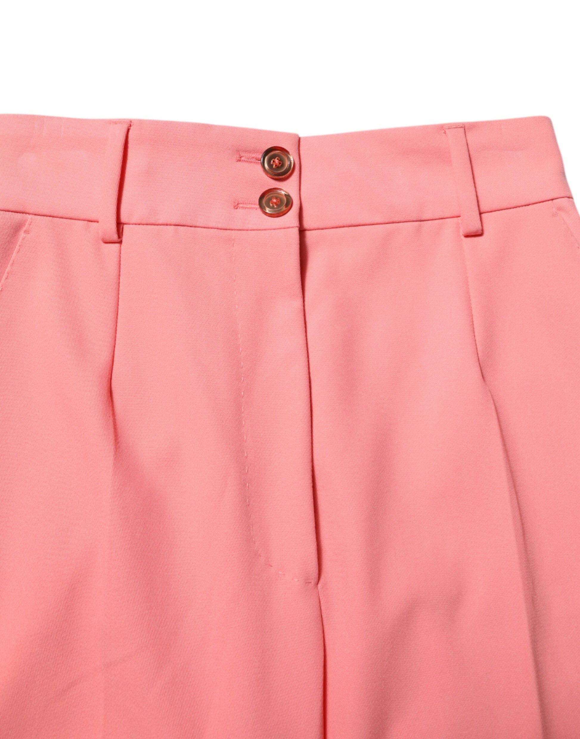 Pink pleated skirt with two buttons at waist