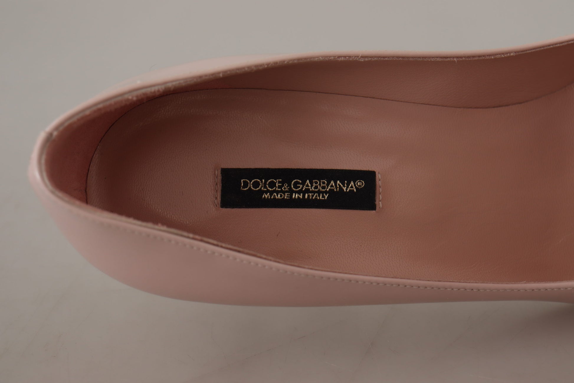 Pink leather shoe with logo tag on insole