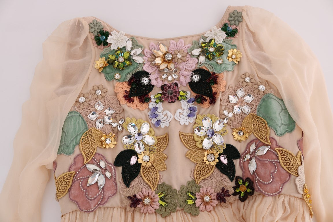 Decorative embroidered top with floral patterns