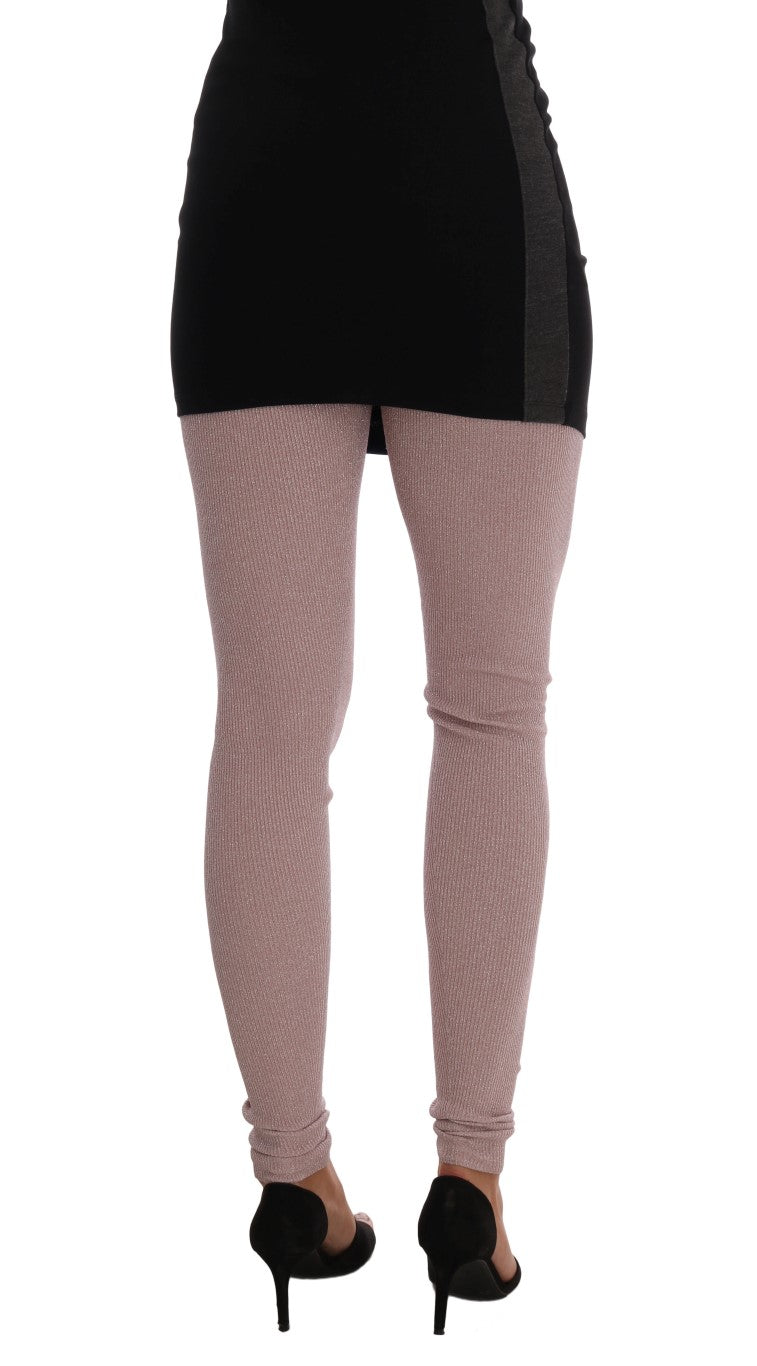 Pair of leggings with a black top
