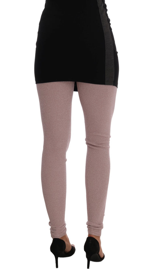 Pair of leggings with a black top