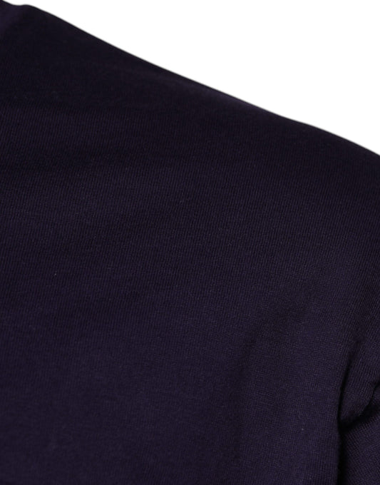 Dark blue sweater on mannequin