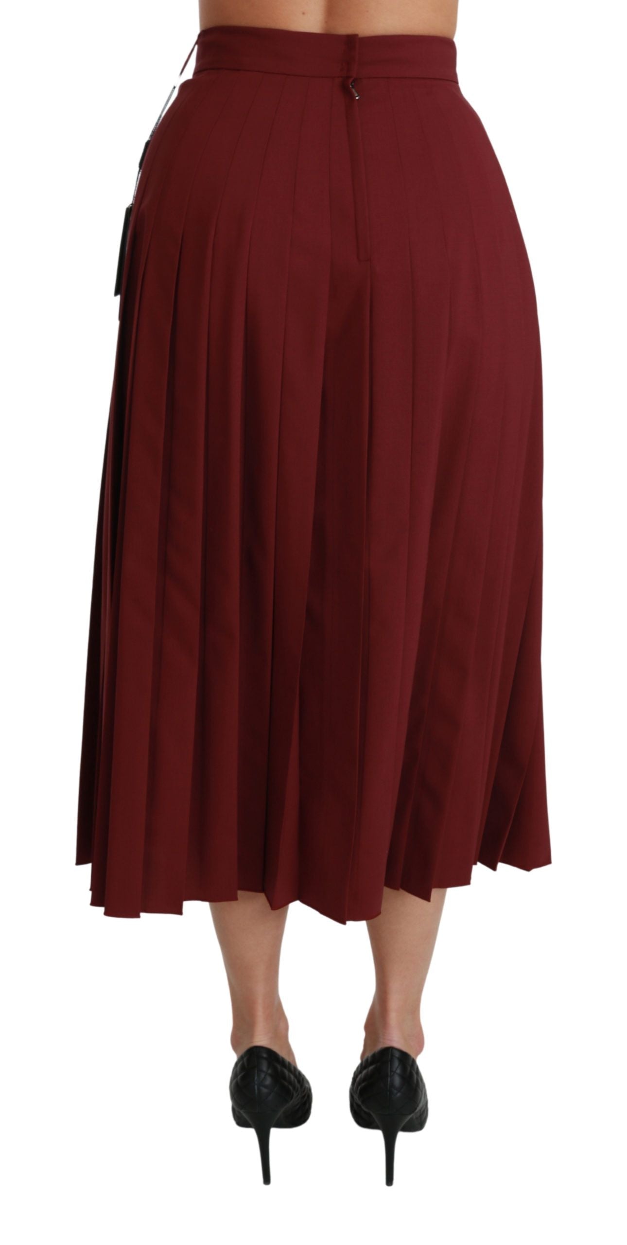 Long red skirt on a mannequin