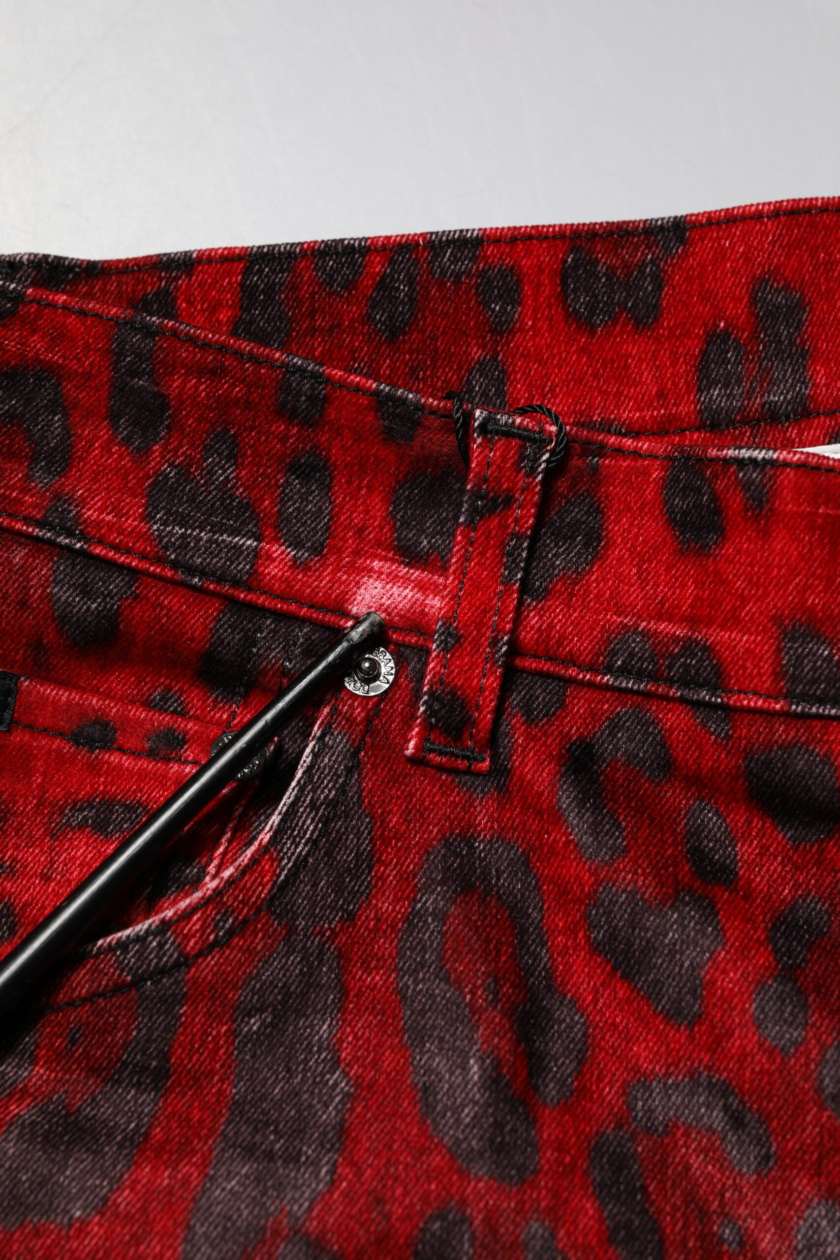 Leopard print jeans with zipper on waistband