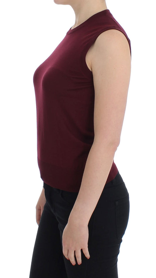 Woman wearing maroon top