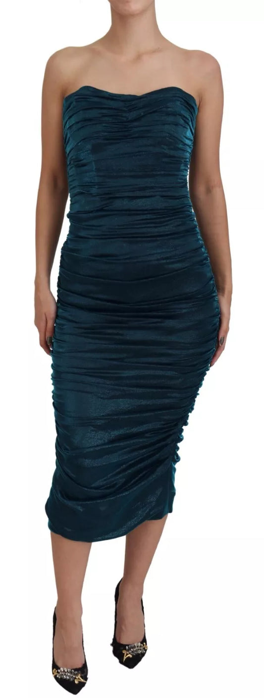 A fitted, strapless dress in blue satin with a silk blend