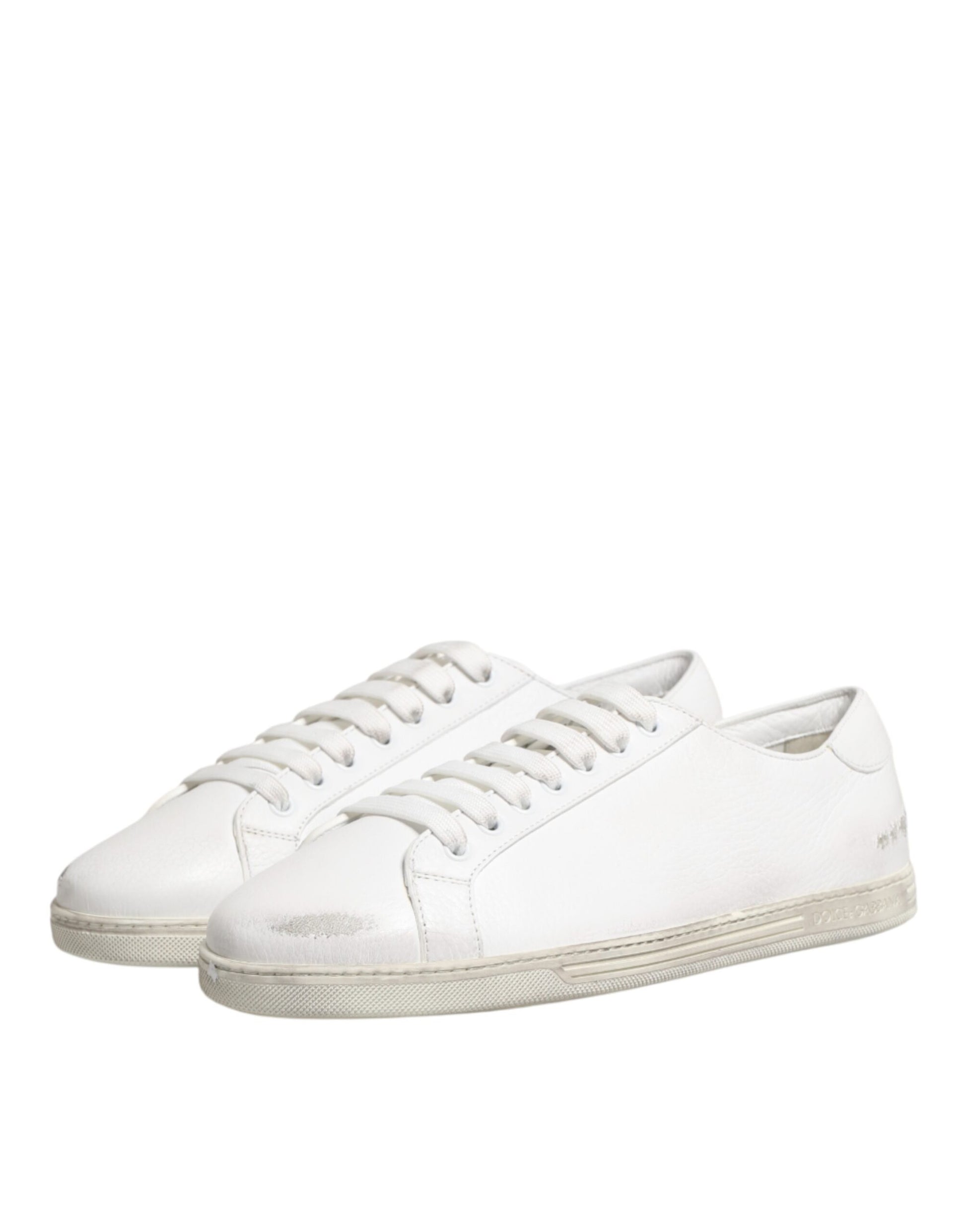 White sneakers with white laces