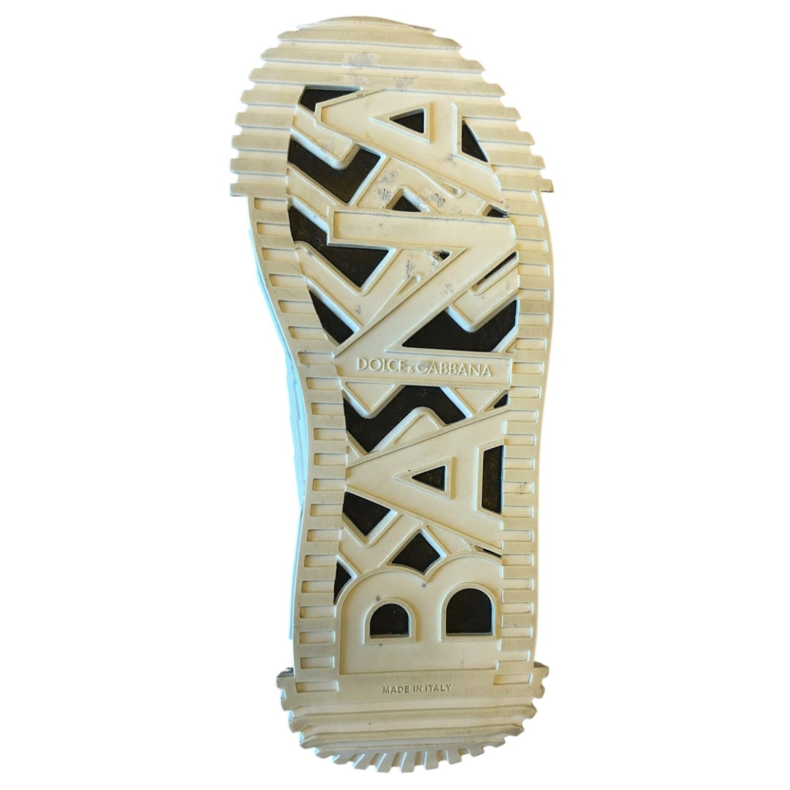 Shoe with a wooden sole