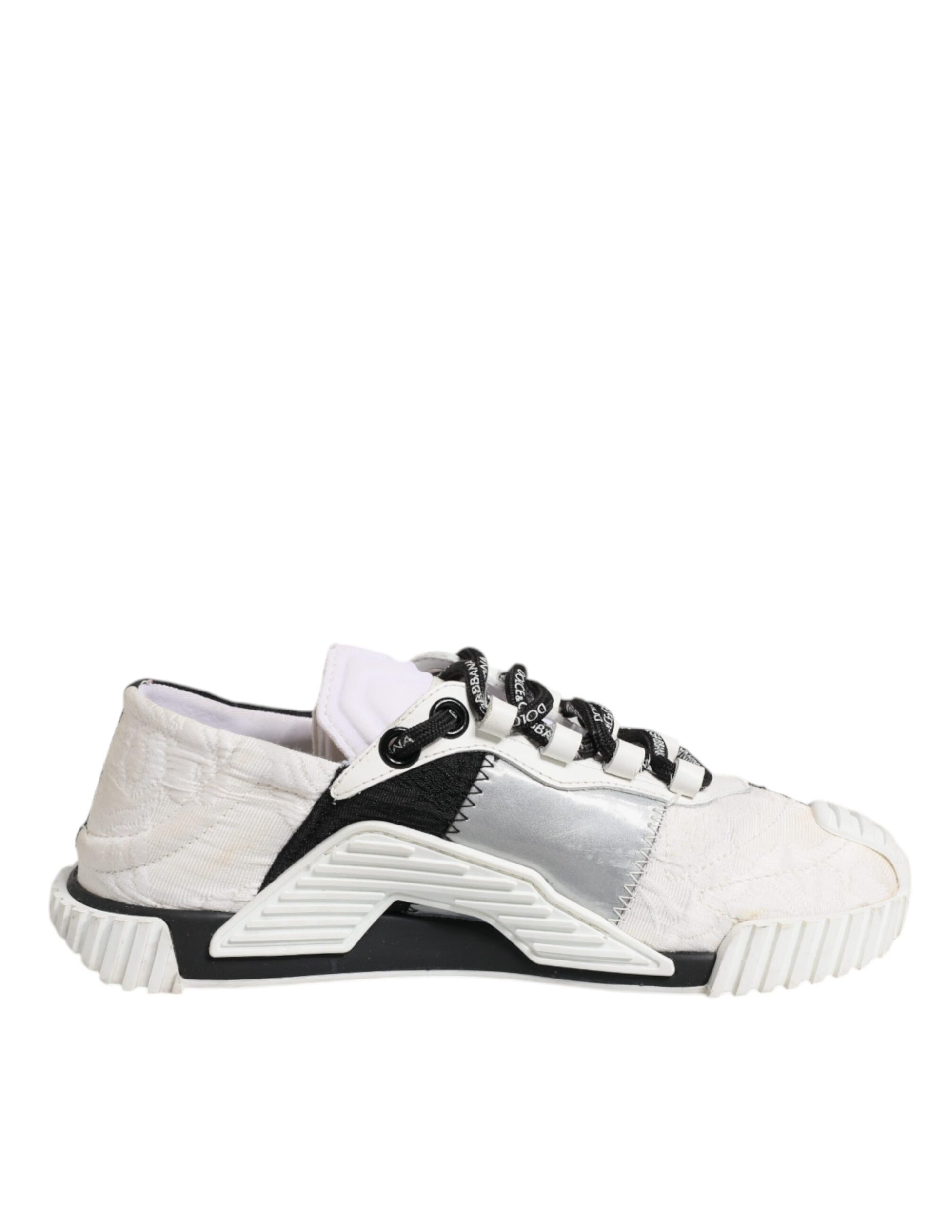 Baby shoe with velcro straps