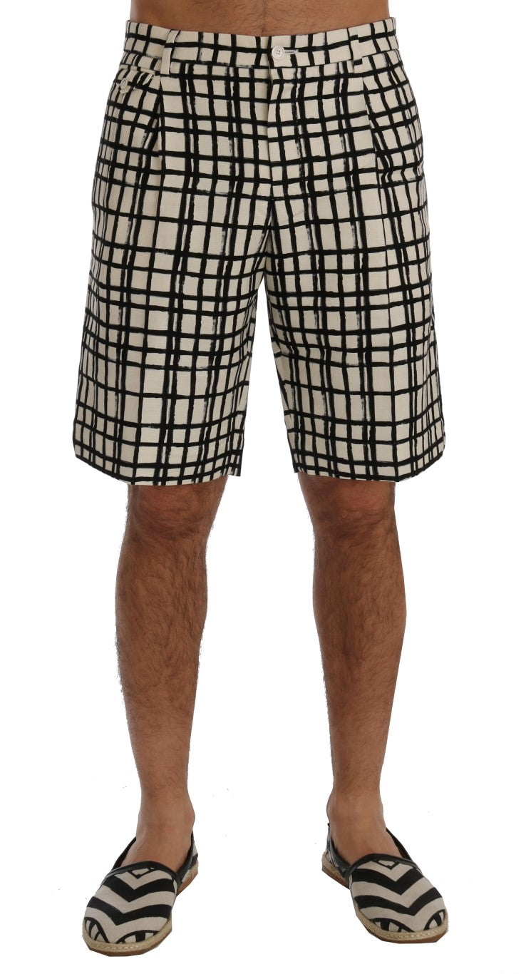 Men's shorts with plaid pattern