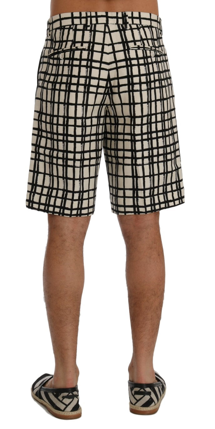 Men's shorts with plaid pattern