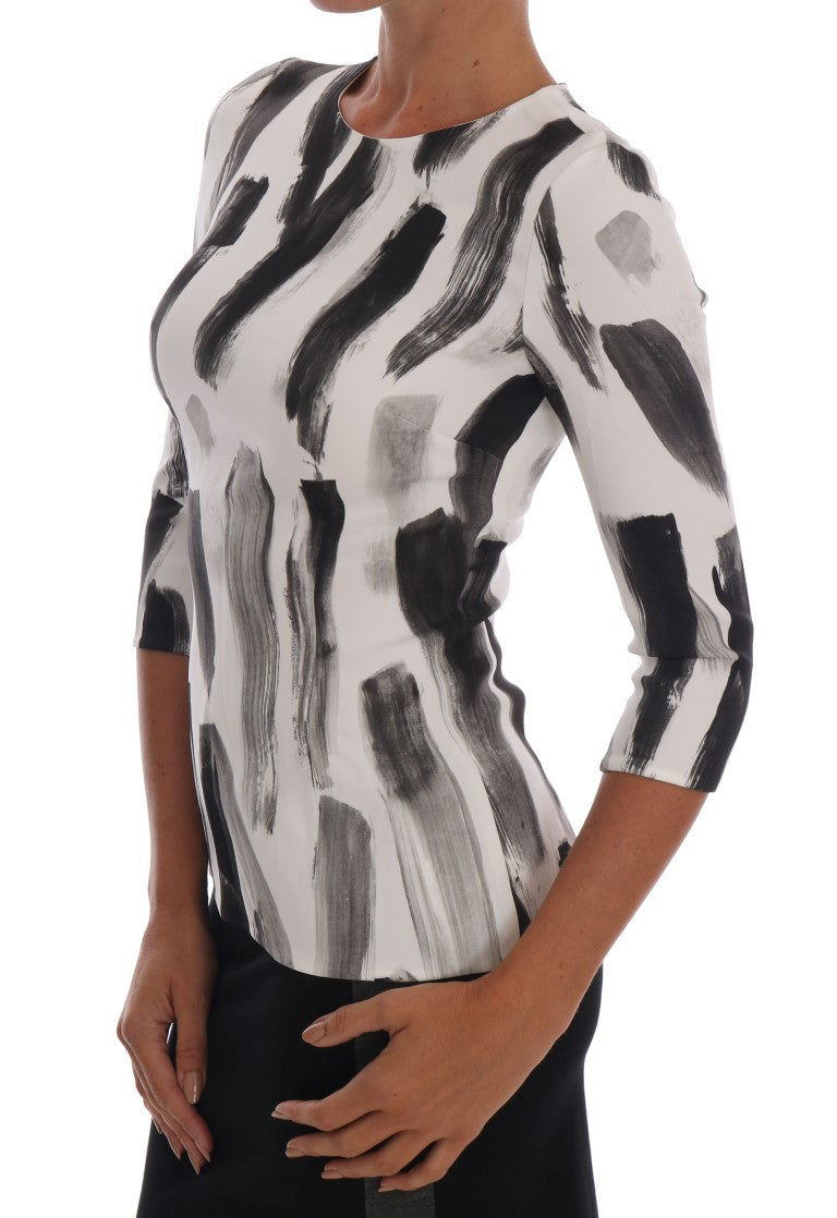 Black and white patterned top on a woman