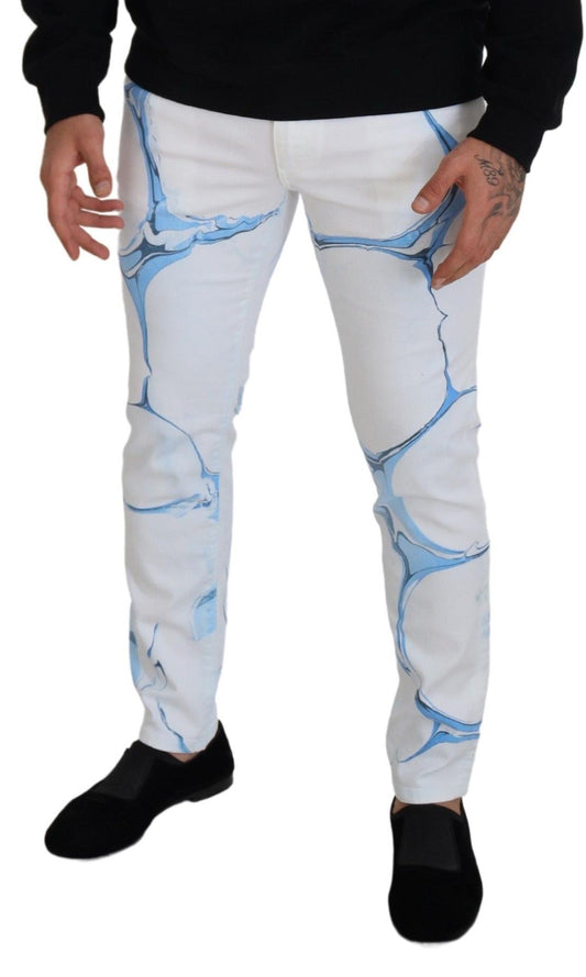 Man wearing blue jeans with white cracks