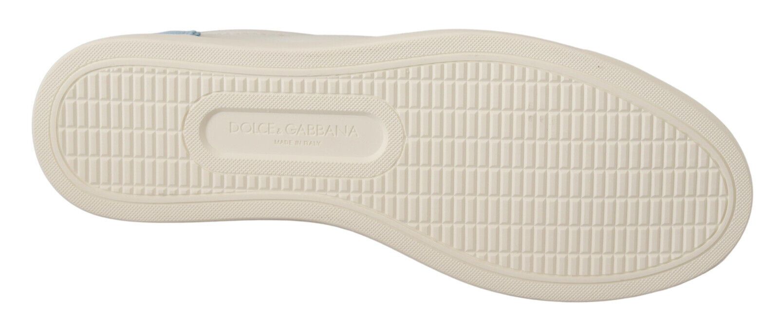 Footwear with a patterned sole and laces