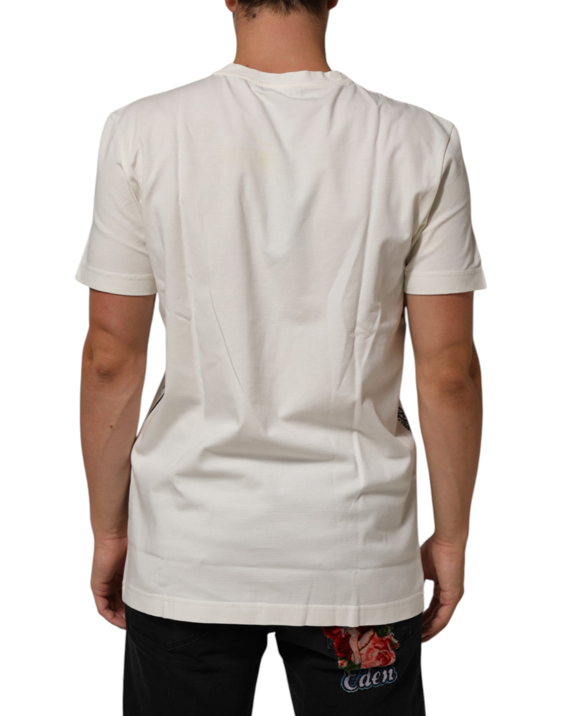 White short sleeve t-shirt on a mannequin
