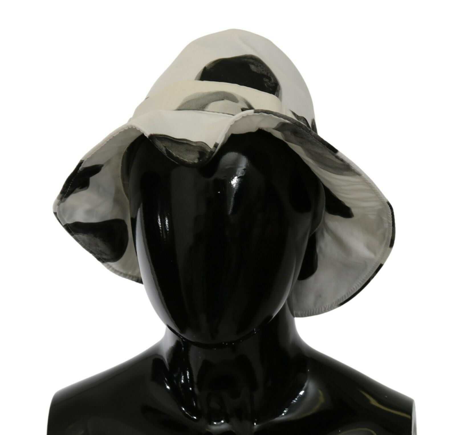 White hat on black mannequin head
