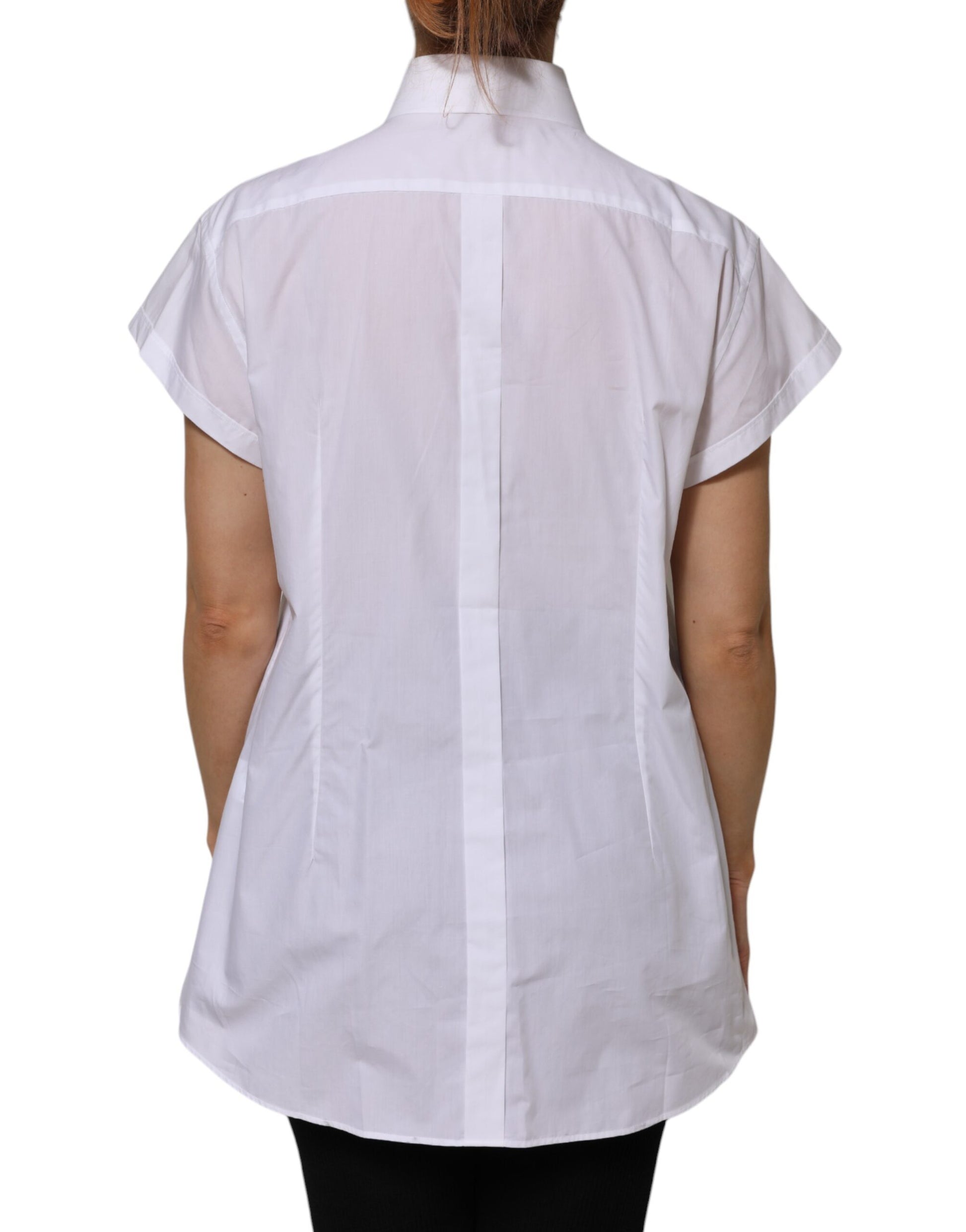 White short sleeve shirt on a mannequin