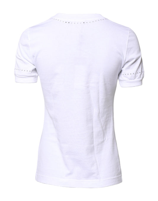 White short sleeve shirt on a mannequin