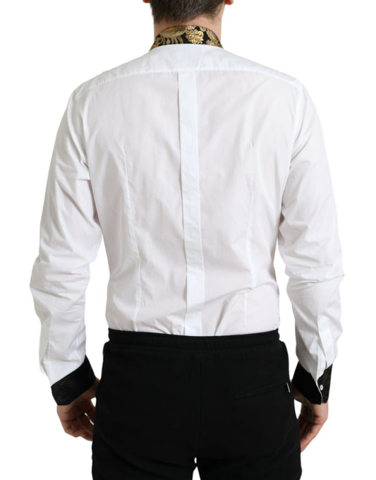 Man wearing white shirt with black collar and sleeves