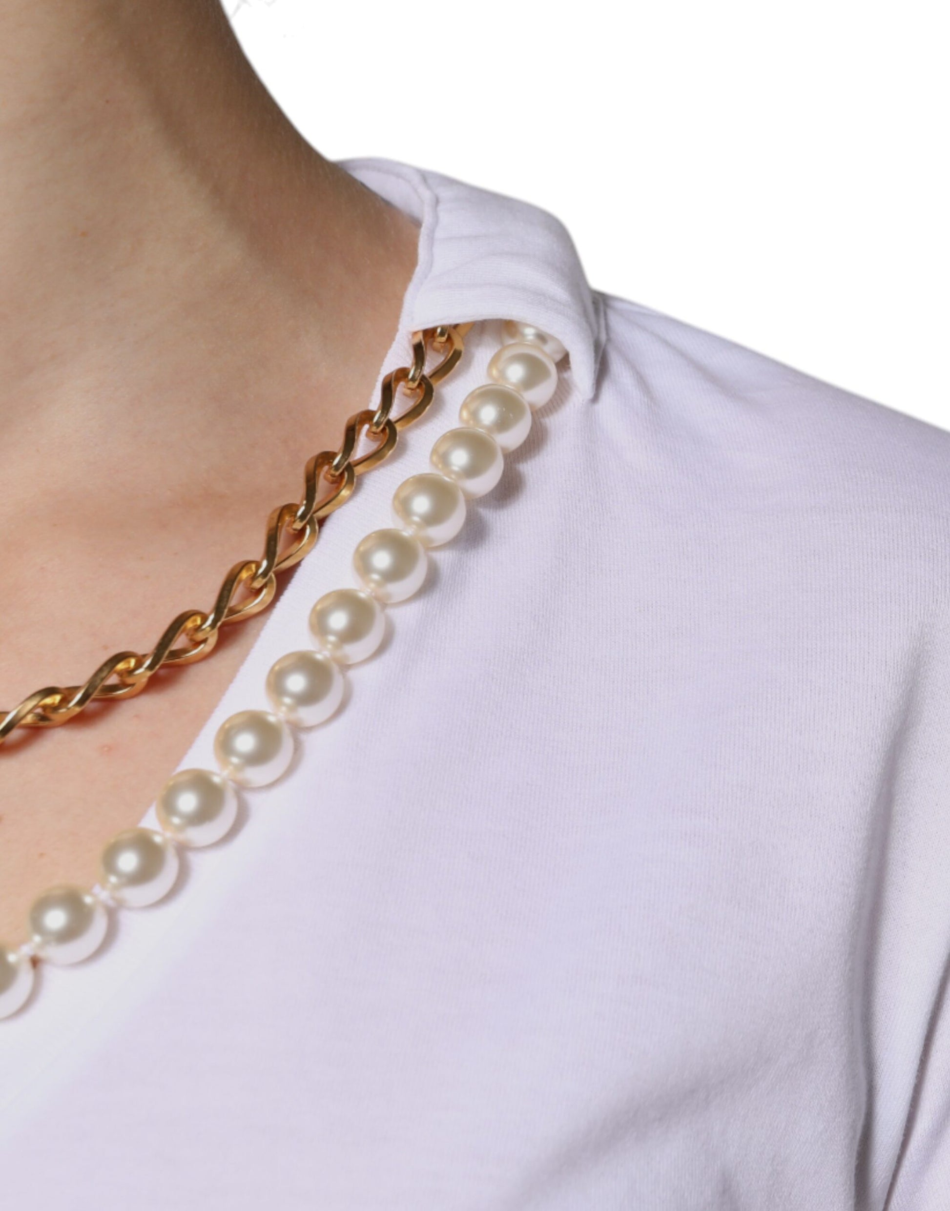 Necklace with pearls and gold chain